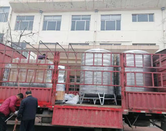 純凈水設備發(fā)往新疆裝車現場