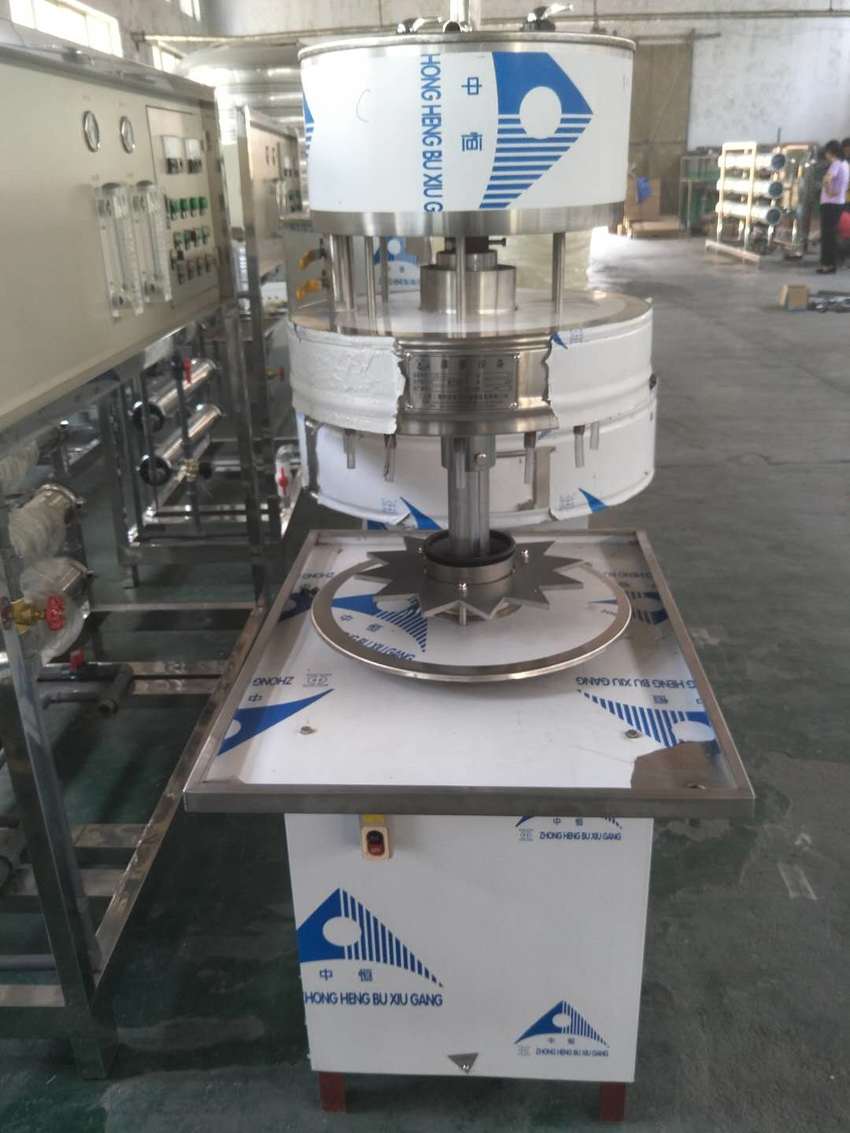 半自動小瓶罐裝機..jpg 半自動小瓶罐裝機..jpg